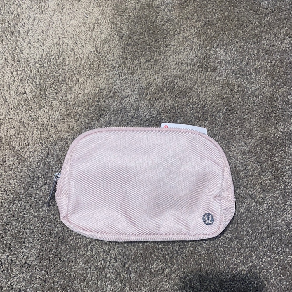 Lululemon Everywhere Belt Bag